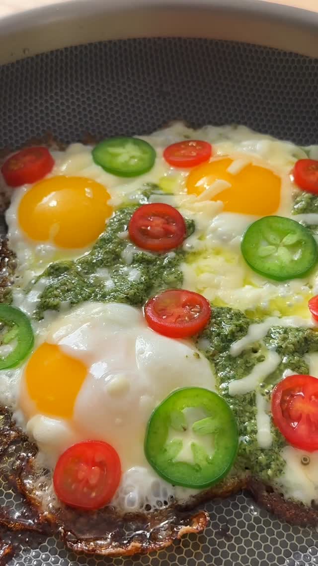 Desayuno Saludable: Huevos al Pesto 🍳🌿