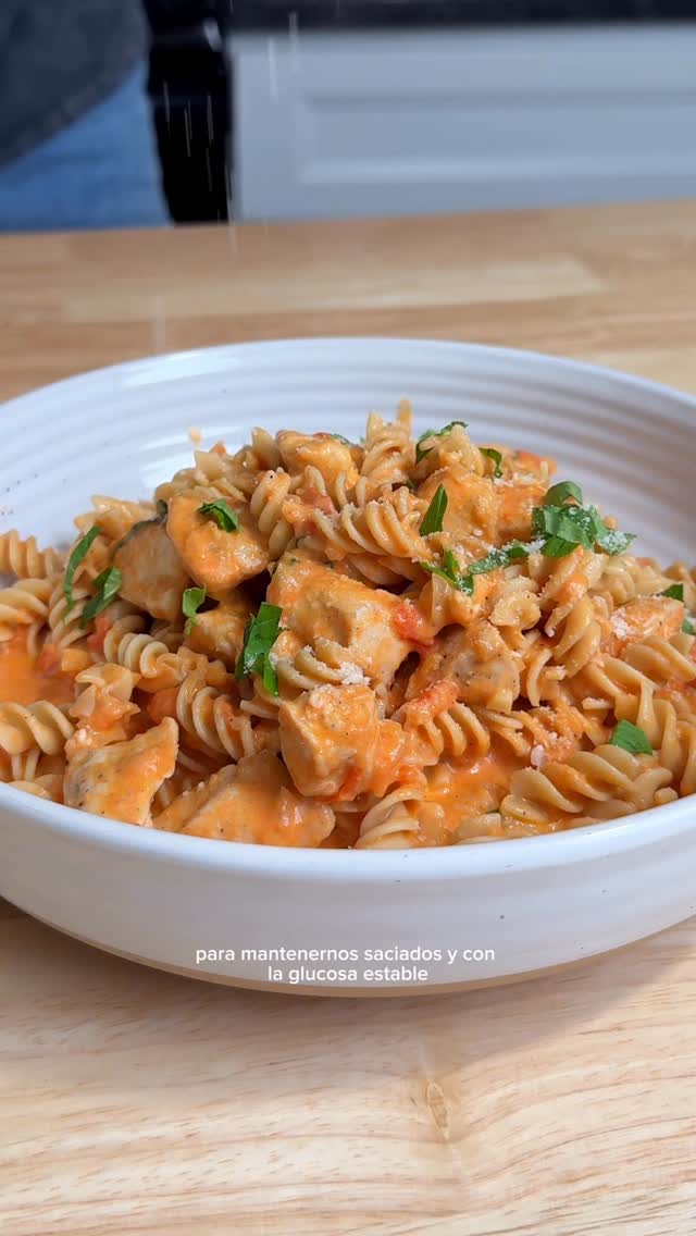 🍅Pasta Cremosa con Tomate, Albahaca y Pollo