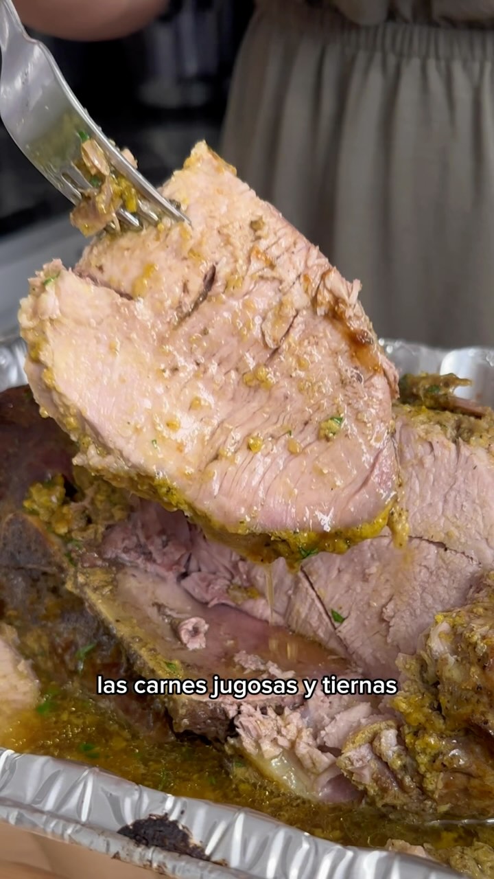 🥘Pernil (Hombro de Cerdo Asado al Estilo Puertorriqueño)