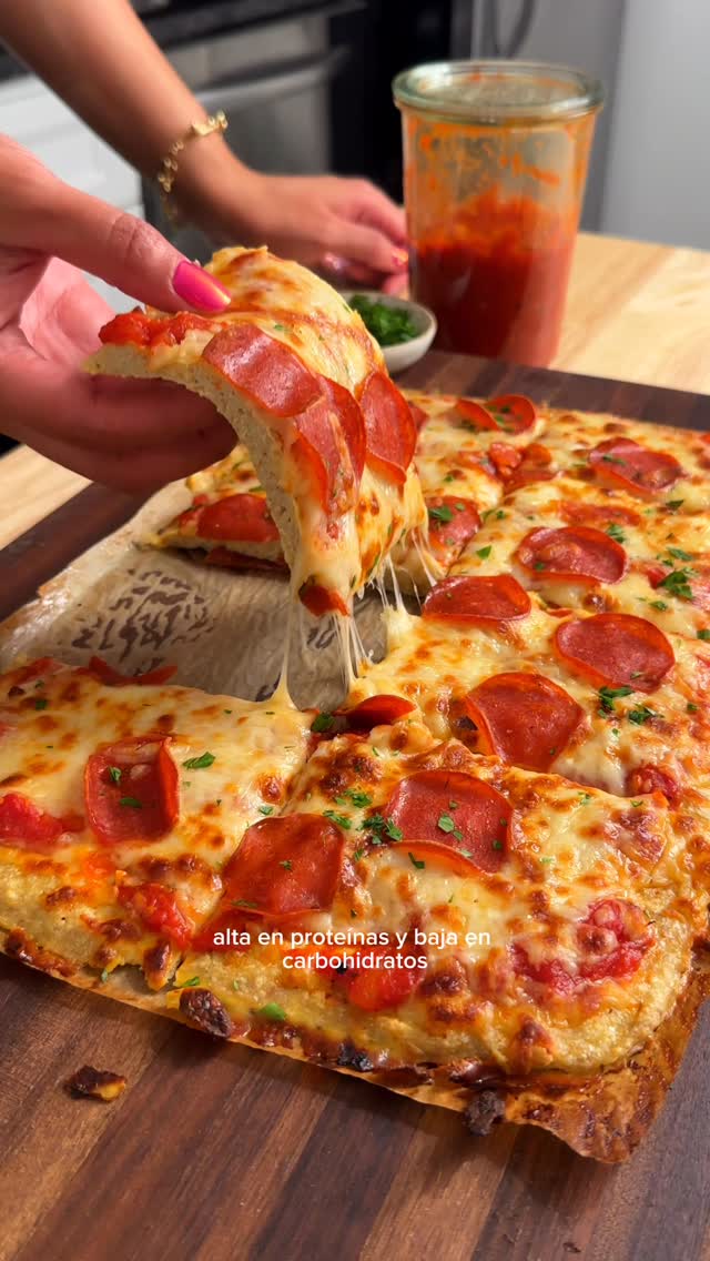 Pizza de Pepperoni con Base de Pollo🍕