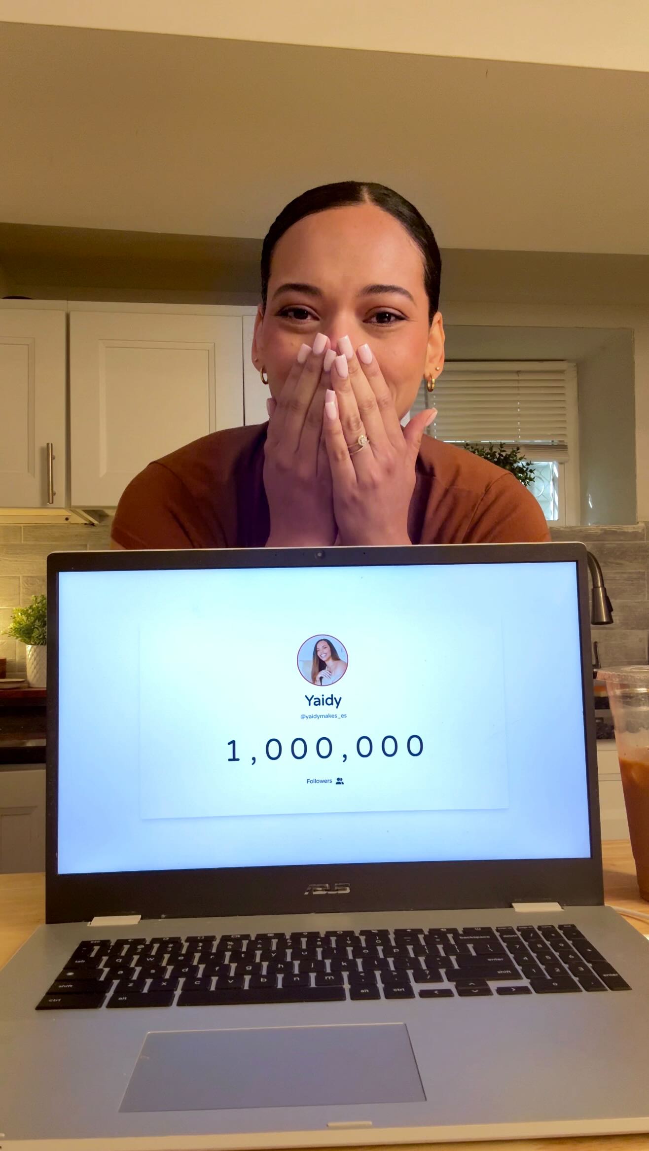 Somos 1 millón en TikTok 🥹💕 Gracias por estar aquí!