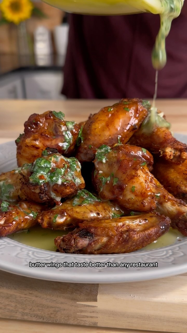 🍗🧈🧄 30-Minute Crispy Garlic Butter Wings using @cosoricooks #ad