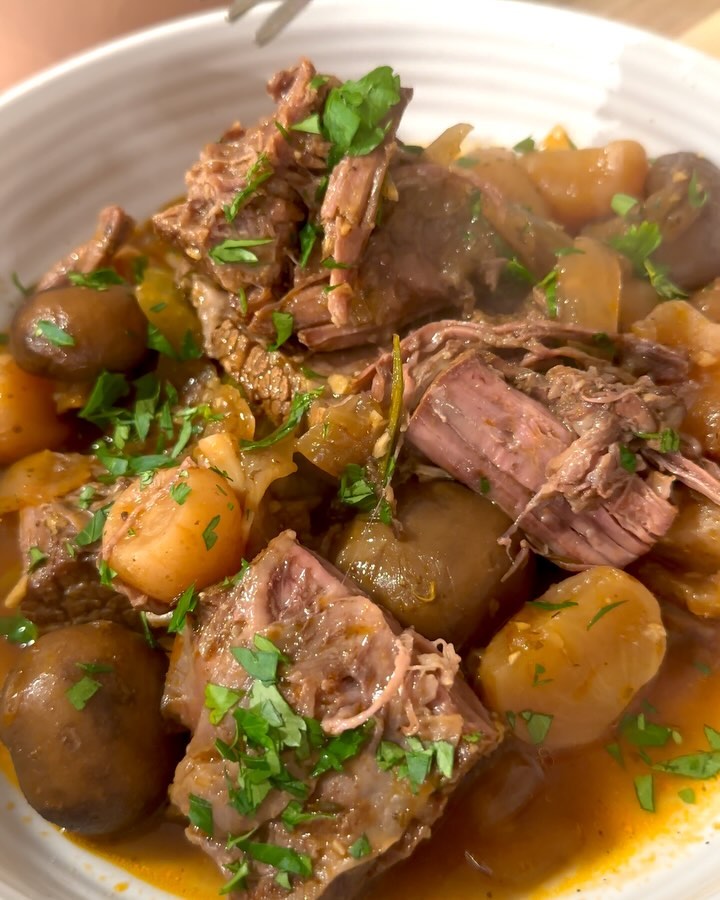 A good pot roast is all I need to keep me going in the middle of the week! 🤤💕