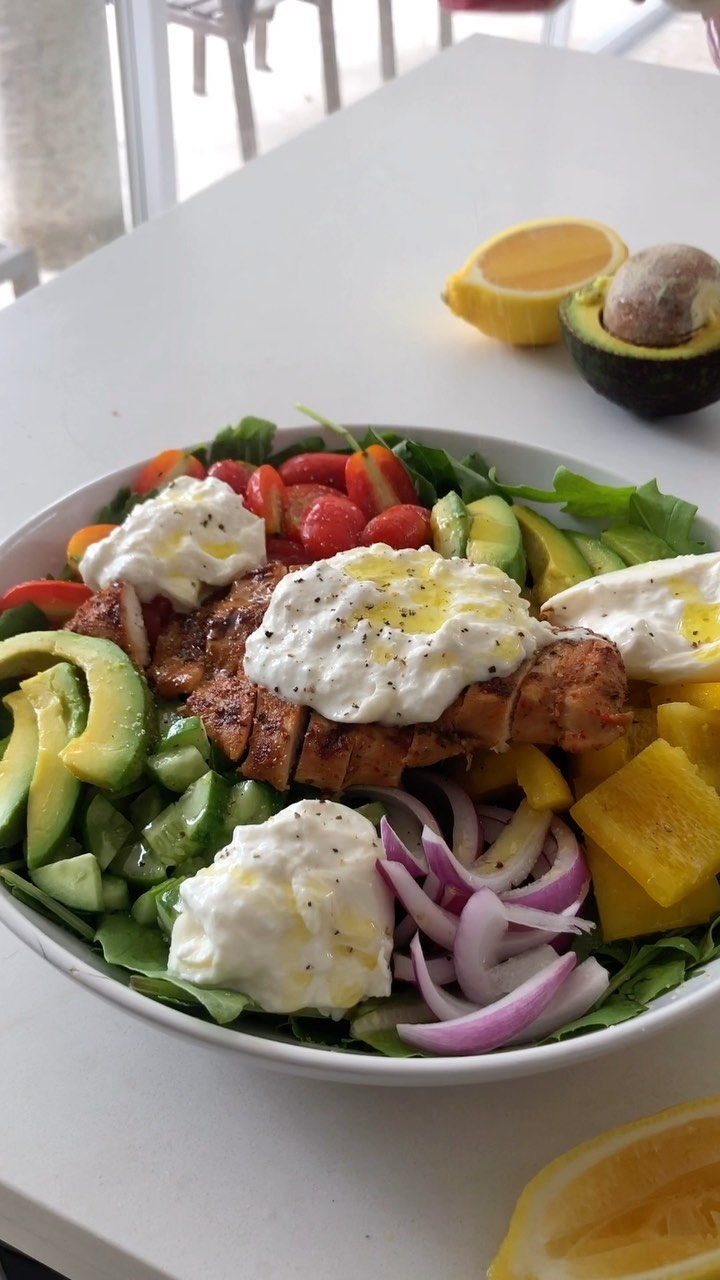 A simple salad to enjoy the last weeks of summer! 🥗
