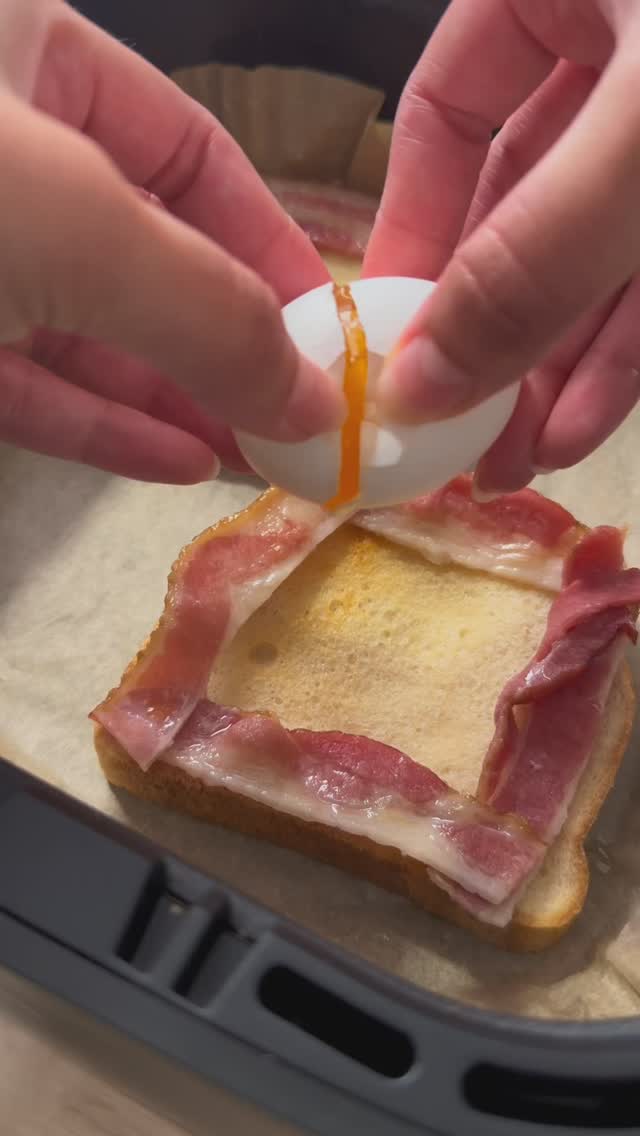 🍳 Air Fryer Egg and Bacon Toast