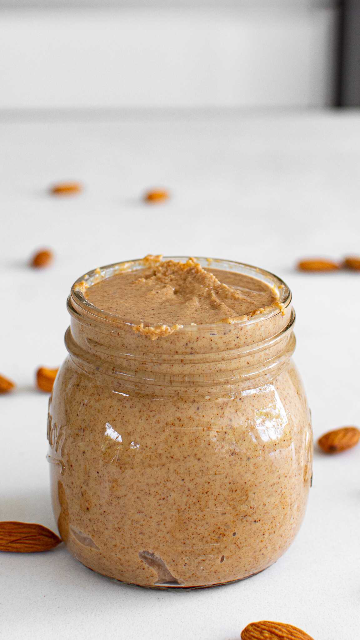 All you need is two ingredients for this recipe and you’ll be enjoying your own homemade almond butter in no time! 🤗