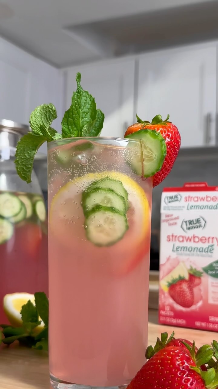 💧Can’t believe how easy this was to make! #TrueLemonPartner 🍓🍋