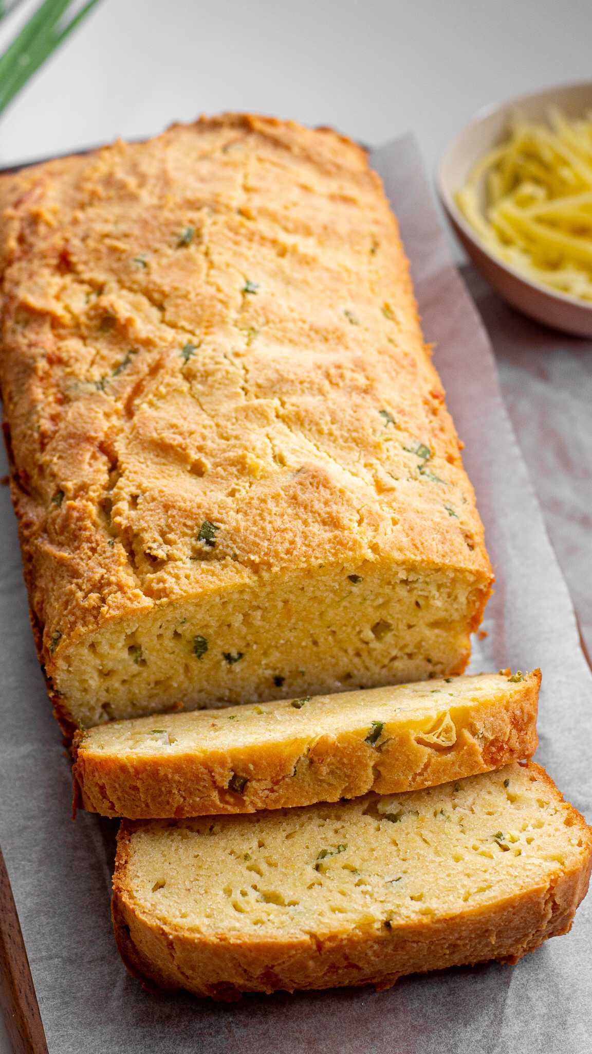 Cheddar Onion Bread 🍞 Recipe here ⬇️
