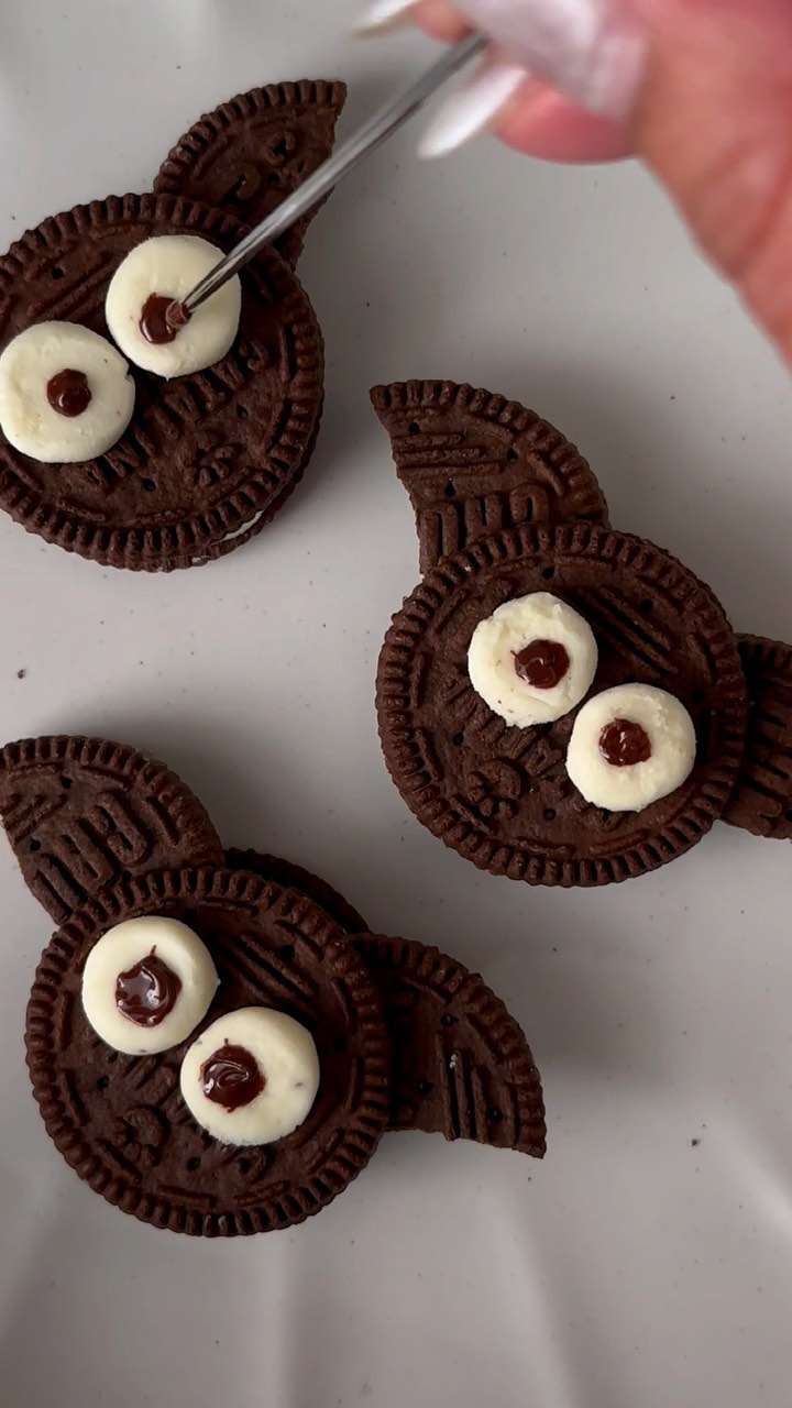🦇💕Cute little Halloween treats that are incredibly fun to make!