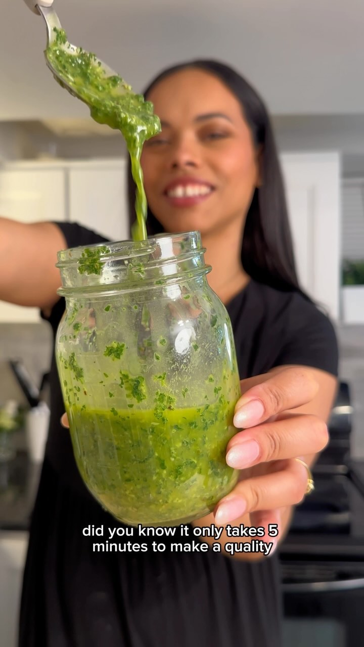 Easy and Healthy Chimichurri Sauce 🧄🌱