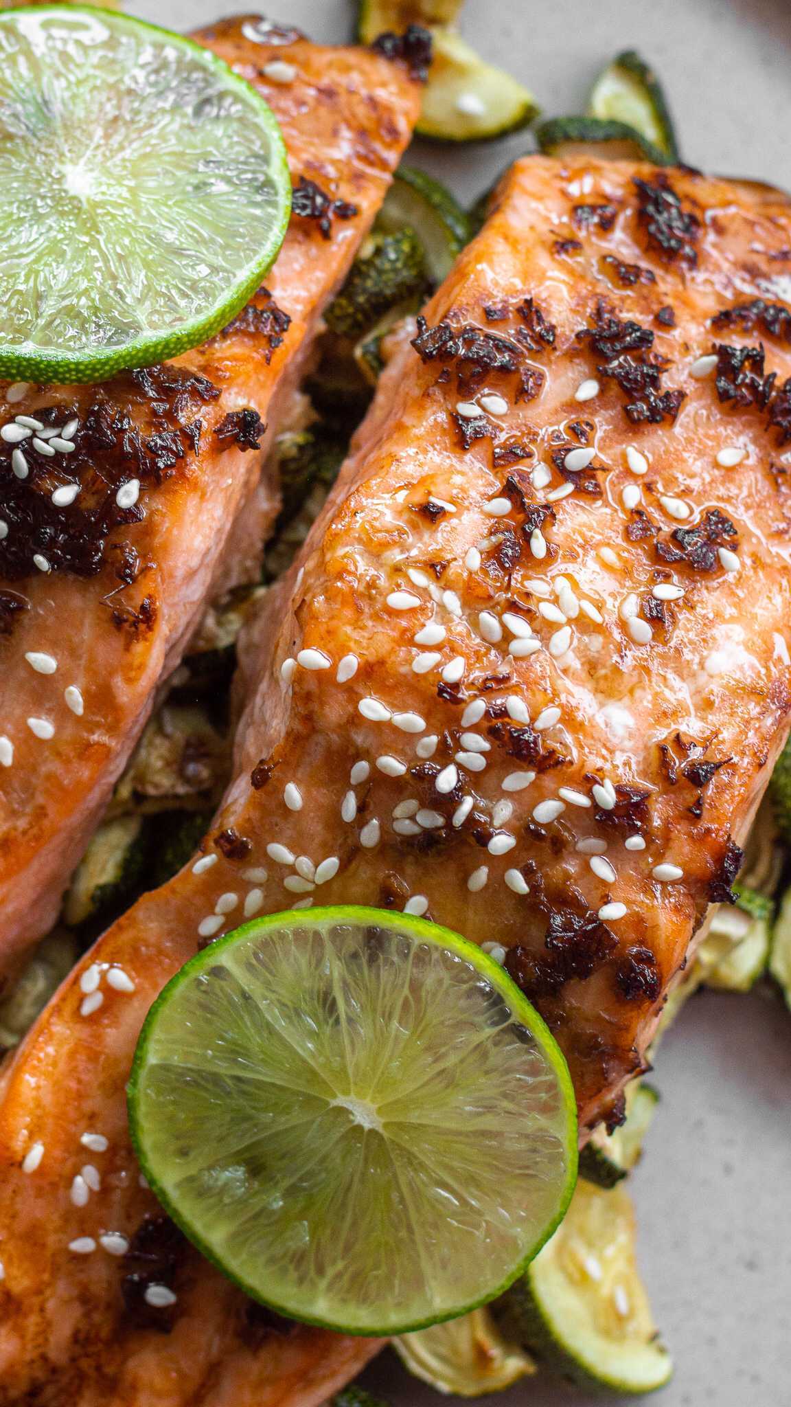 Ginger Sesame Salmon 🤤 Recipe here ⬇️