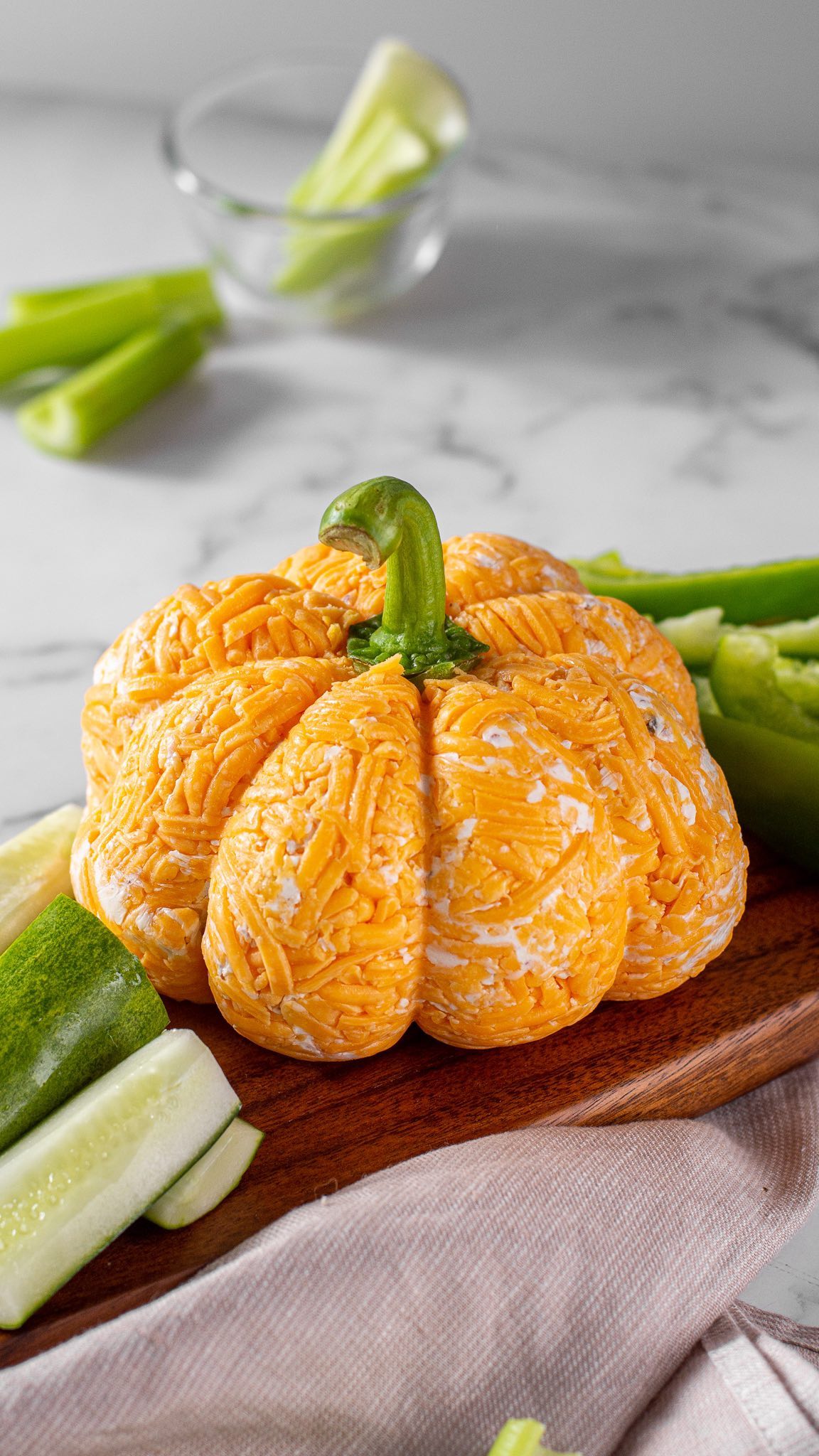 Here’s how to make this festive cheese ball 🔽