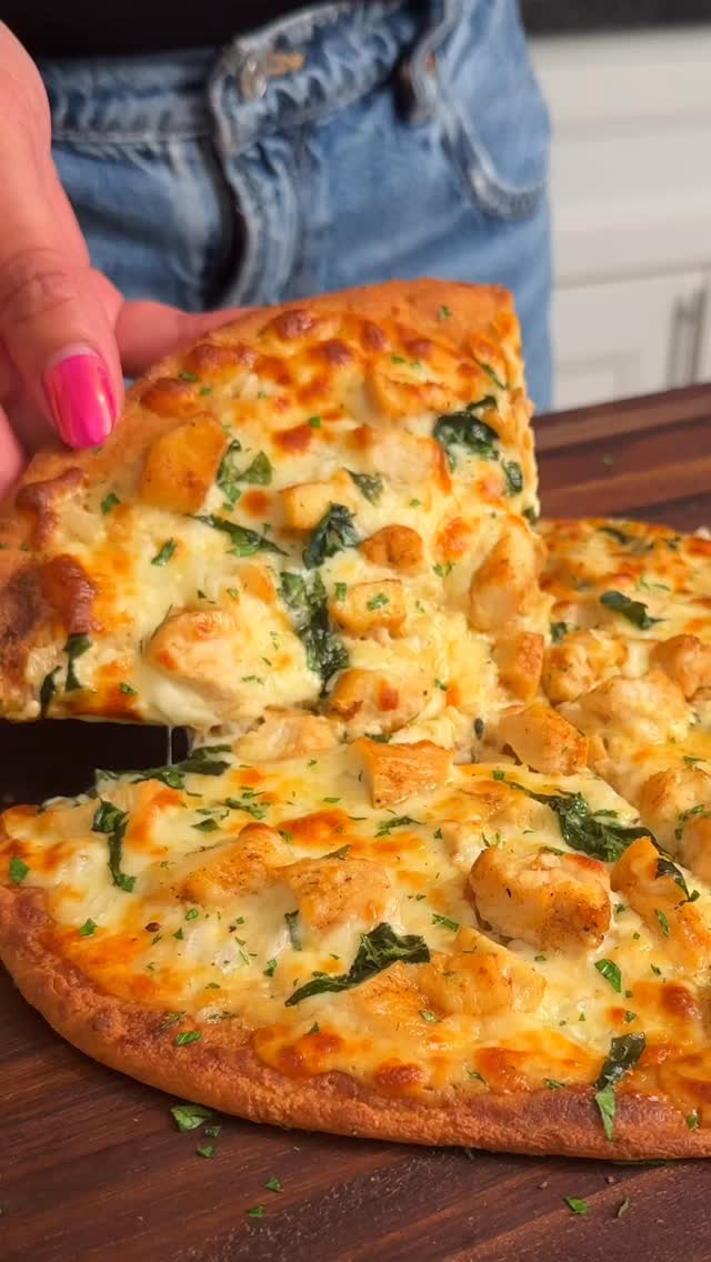 🍕High Protein Chicken Alfredo Pizza