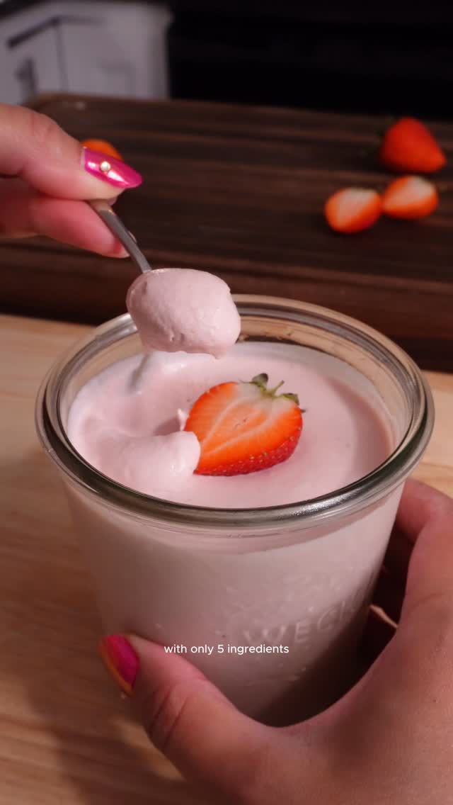 🍓High Protein Strawberry Mousse (sugar free and low carb)