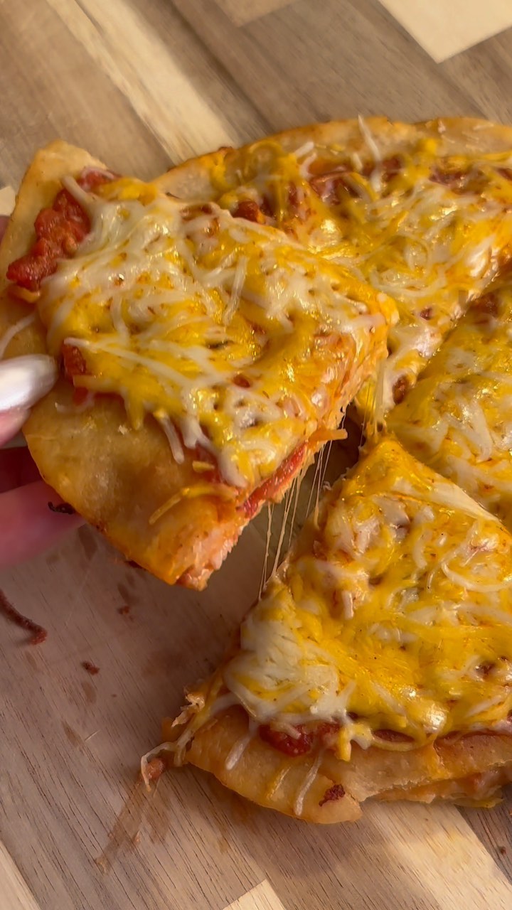 👀If you love pizza and quesadilla, why not have both!?