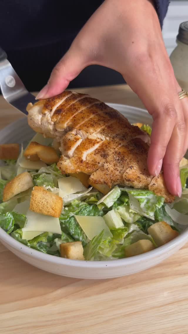 🥗 Low-Carb Caesar Salad with Homemade Dressing