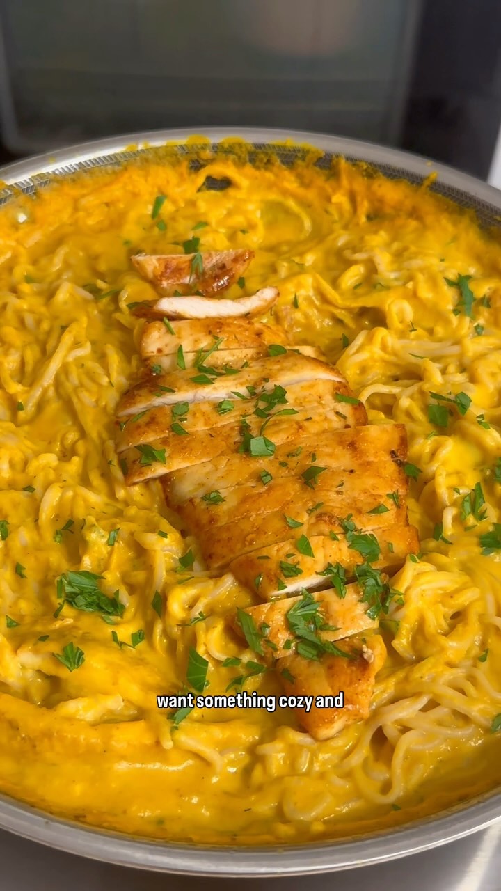 One-Pan Pumpkin Sauce Pasta with Chicken 🍗🍝