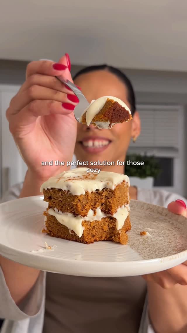 Pumpkin Cake with Cream Cheese Frosting 🎃🍰 #refinedsugarfree #lowcarb