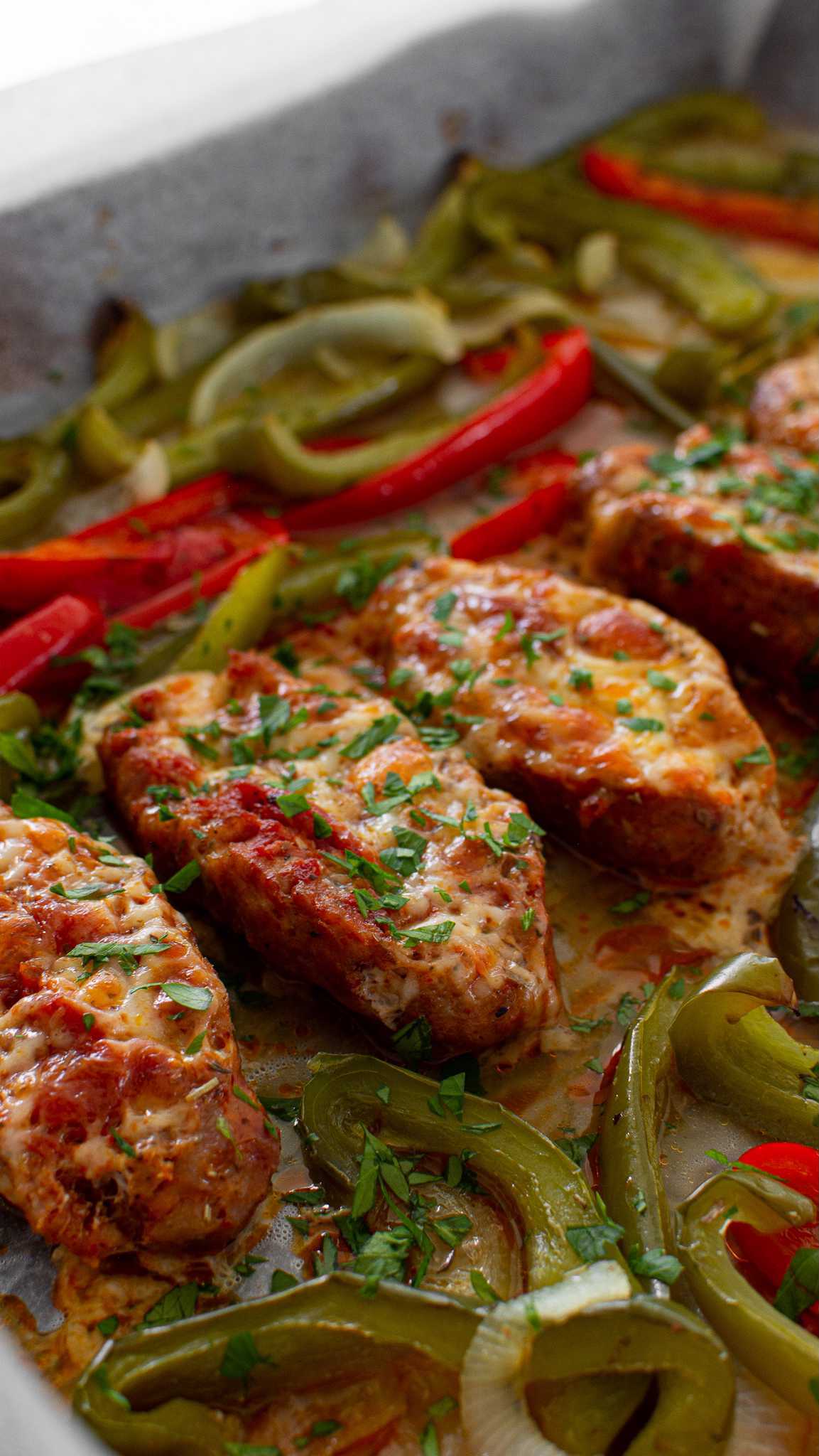 👀 The easiest one-pan meal that tastes incredible!