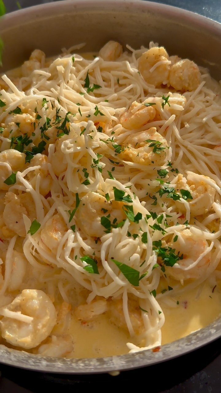 This low carb shrimp alfredo is bomb 🤤