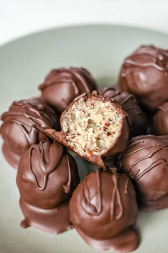 sweetketolife.com-keto-truffels-recipe-pecan-pie-low-carb