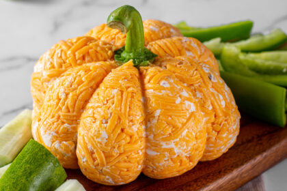 sweetketolife.com-pumpkin-shaped-cheese-ball-bacon