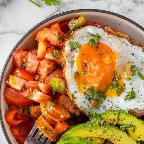 sweetketolife.com-sausage-and-pepper-breakfast-bowl