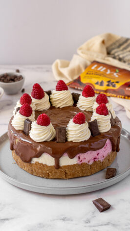 sweetketolife.com-raspberry-chocolate-cheesecake