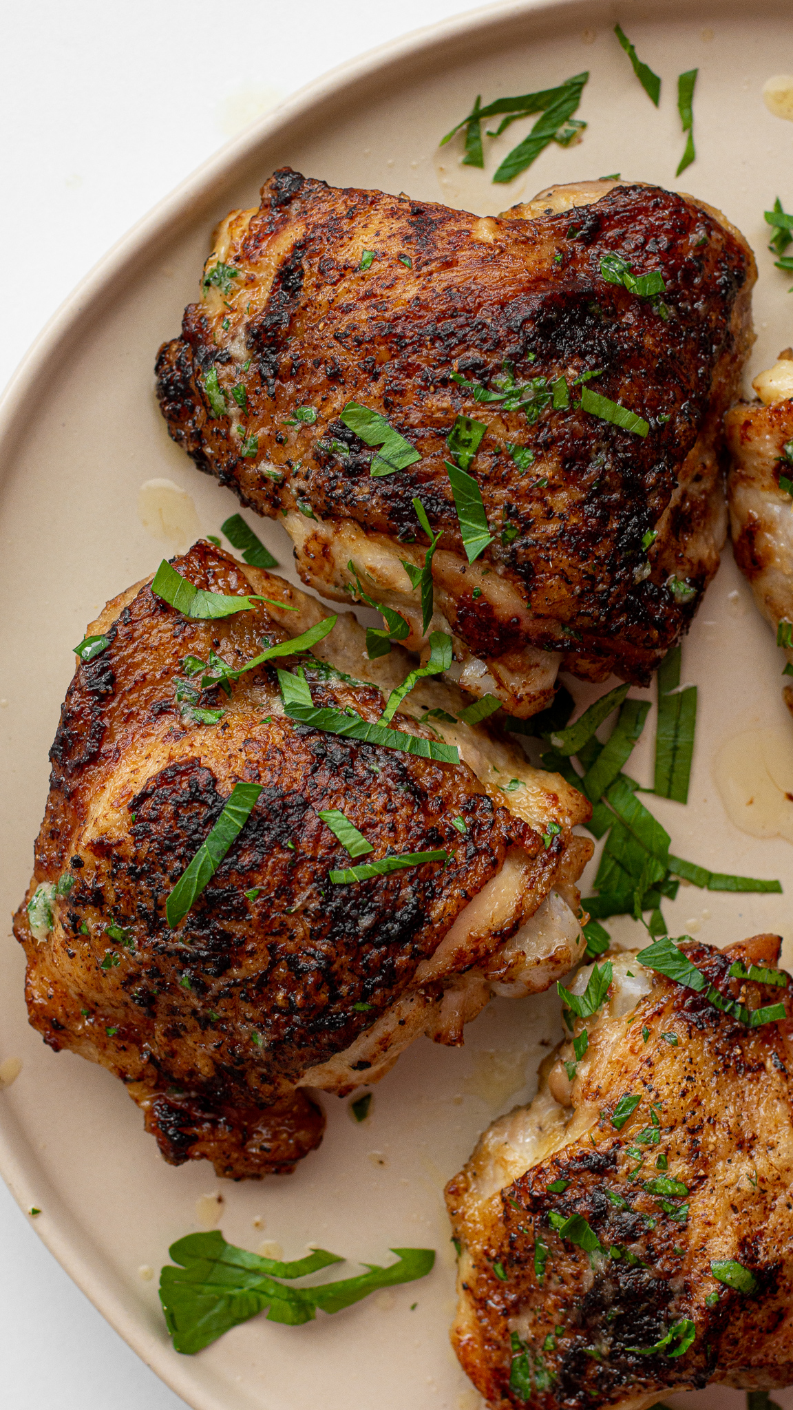 sweetketolife.com-garlic-chicken-thighs-keto
